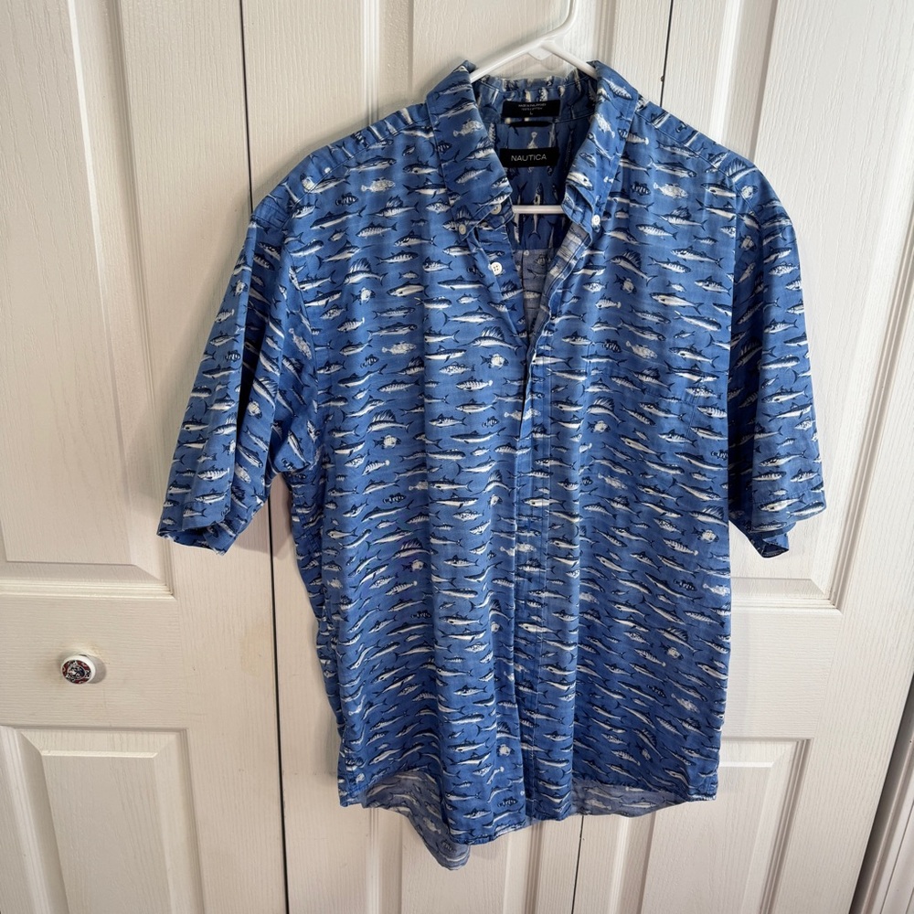 Nautica blue white fish print short sleeve button down size large